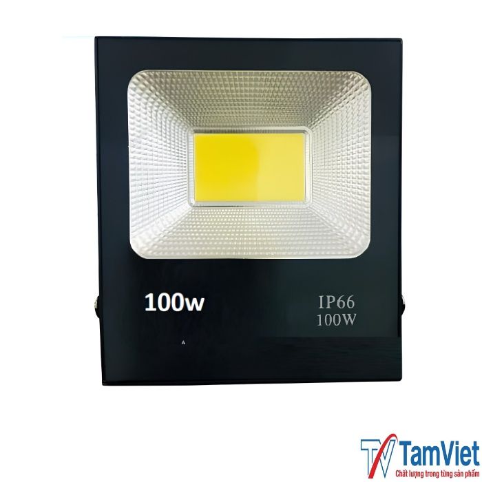 den-pha-led-100w-anh-sang-trang-4 Hình ảnh đèn pha LED 100W ánh sáng trắng sử dụng cho sân bãi, công trình, nhà xưởng và khu vực ngoài trời với khả năng chiếu sáng mạnh mẽ.