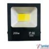 Hình ảnh đèn pha LED 200W ánh sáng trắng sử dụng cho sân bãi, nhà xưởng, công trình và khu vực ngoài trời với khả năng chiếu sáng mạnh mẽ.