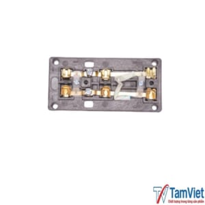 Ổ cắm 3 ngả 16A giúp kết nối nhiều thiết bị điện cùng lúc, an toàn và tiện lợi.